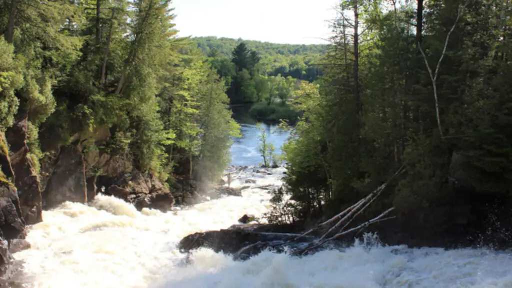 Ragged Falls Provincial Park